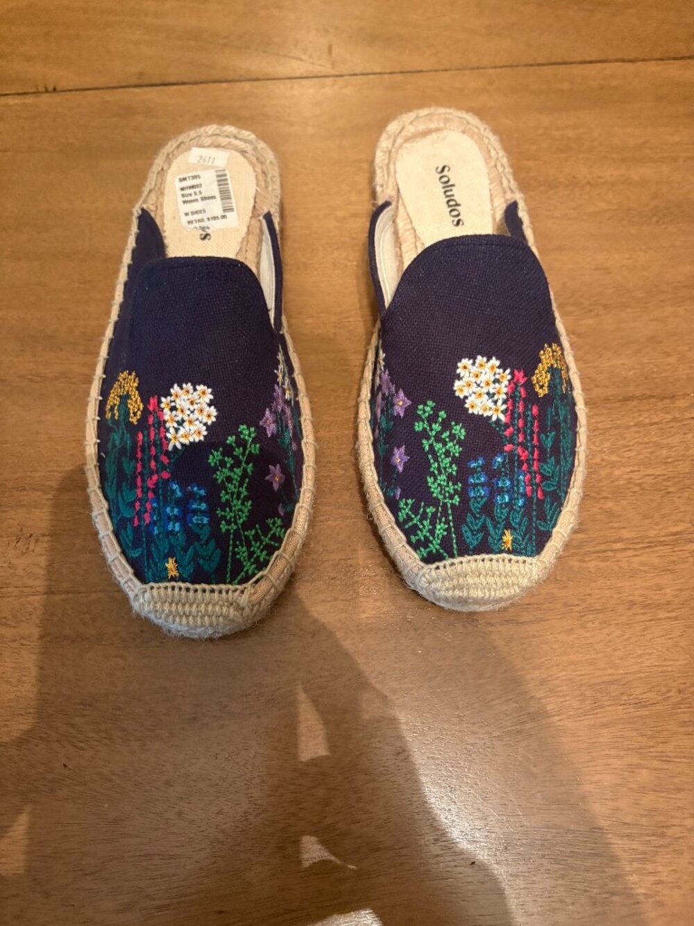 NWT (Other) Soludos Navy Blue Floral Embroidered Espadrille Sandals. Size 5.5